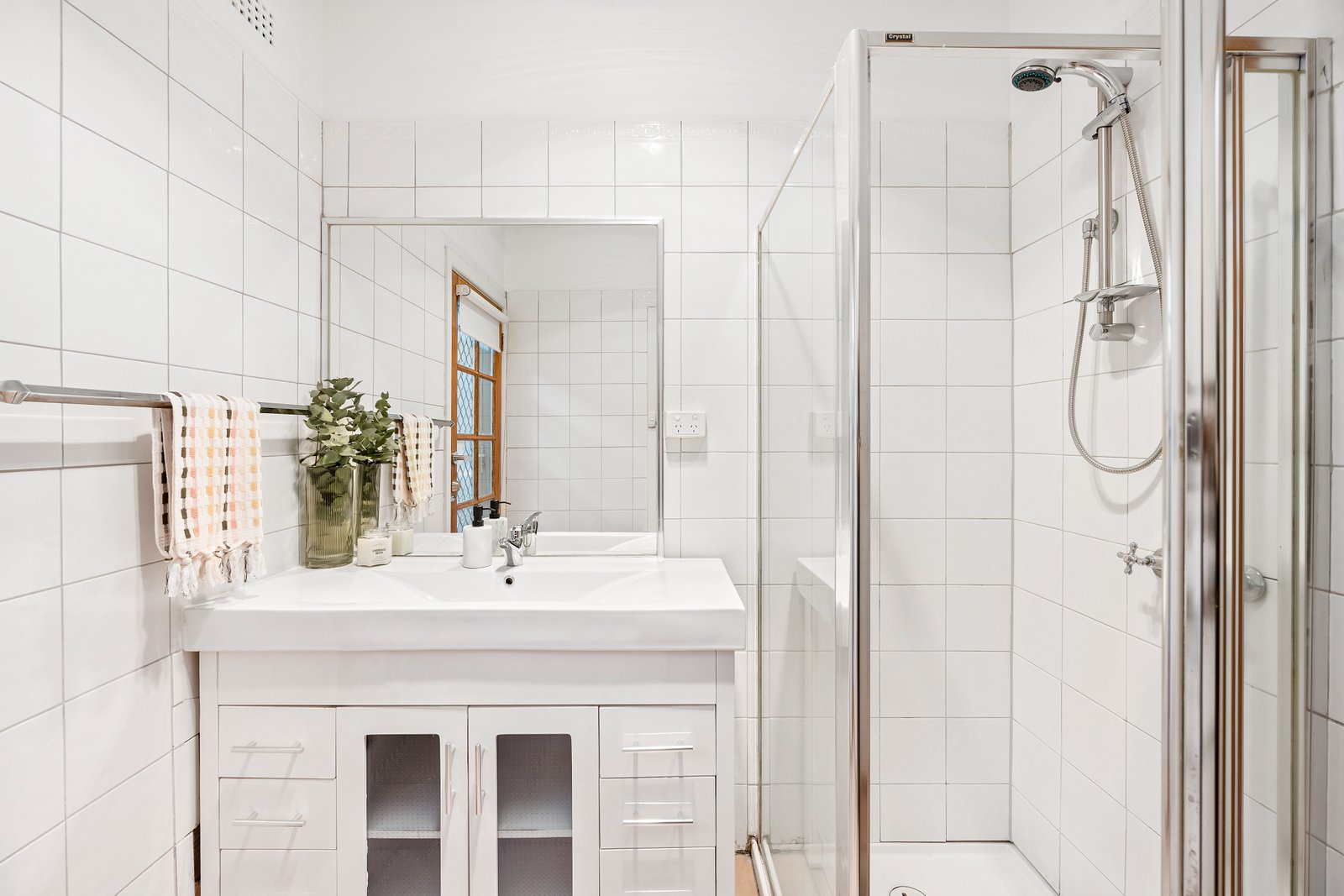 Real Estate and Property in 46 Hall Street, Mckinnon, VIC