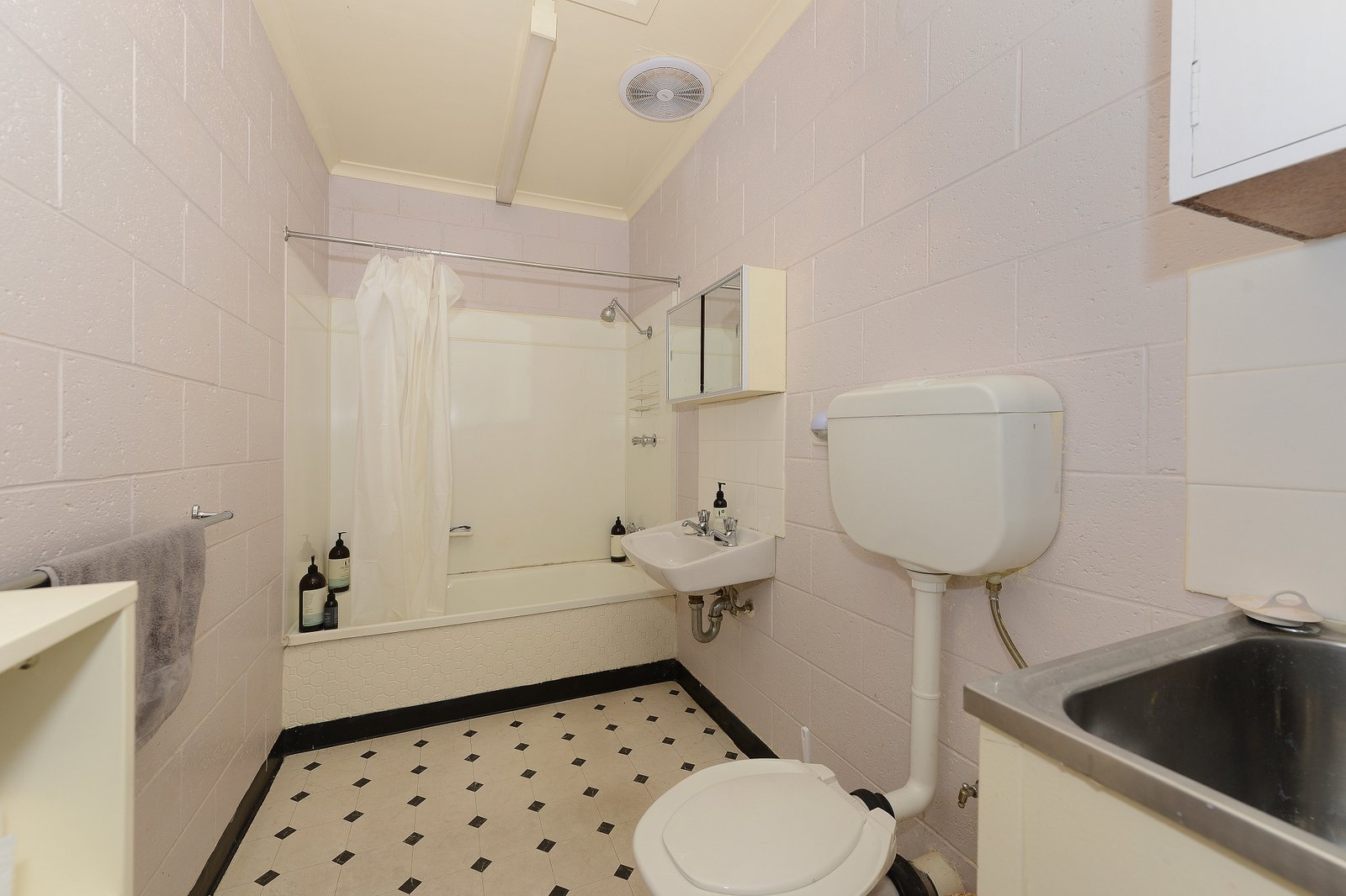 4/6 Onslow Place MOUNT NELSON 11