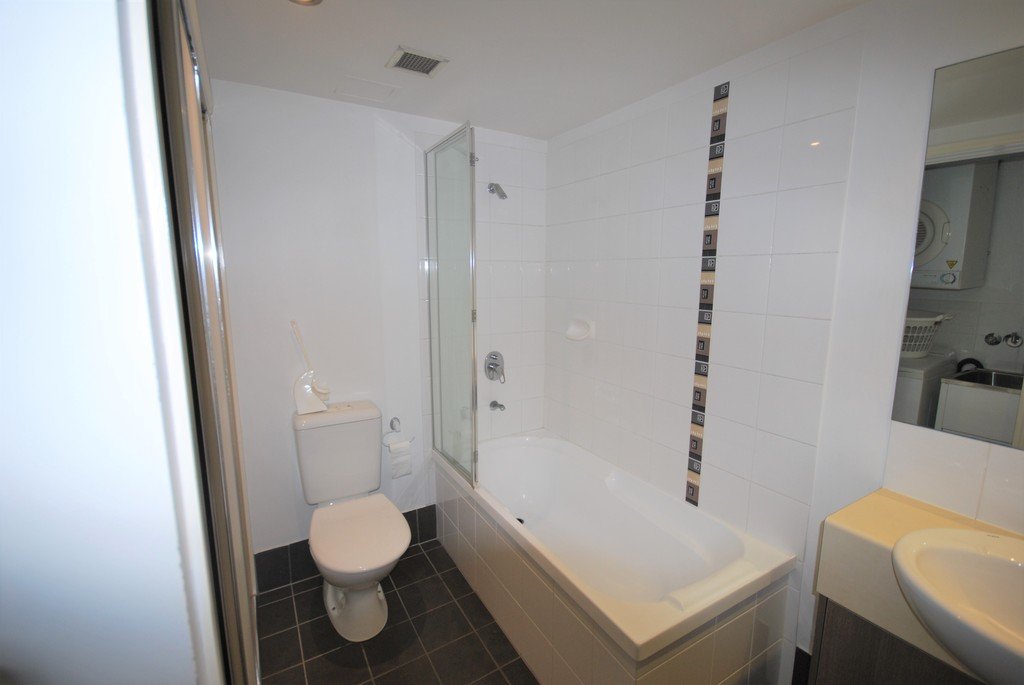 4/6 Saks on Fifth, Fifth Avenue BURLEIGH HEADS 7