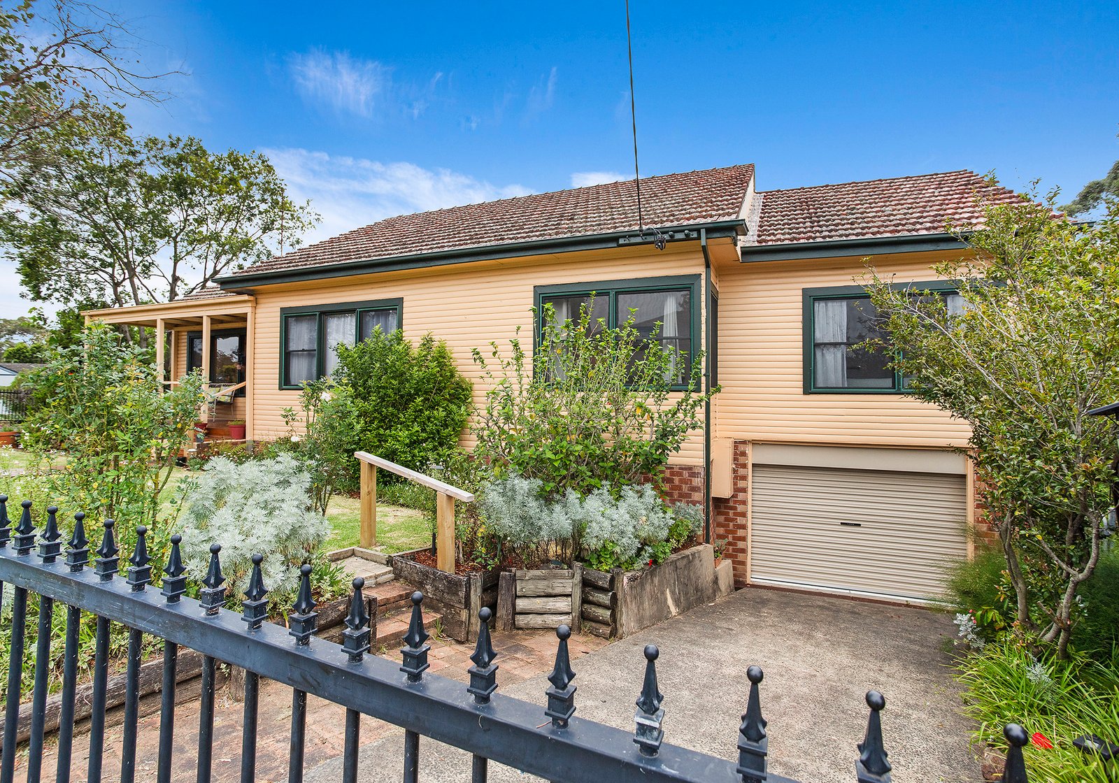 46 Stanleigh Crescent WEST WOLLONGONG 1