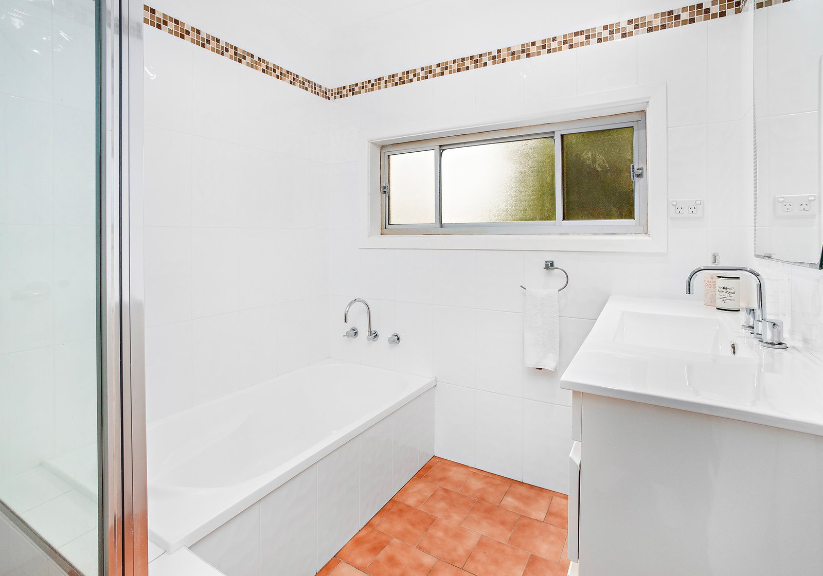 46 Stanleigh Crescent WEST WOLLONGONG 13