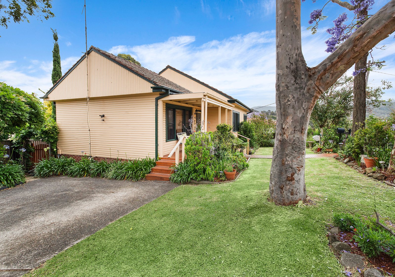 46 Stanleigh Crescent WEST WOLLONGONG 18