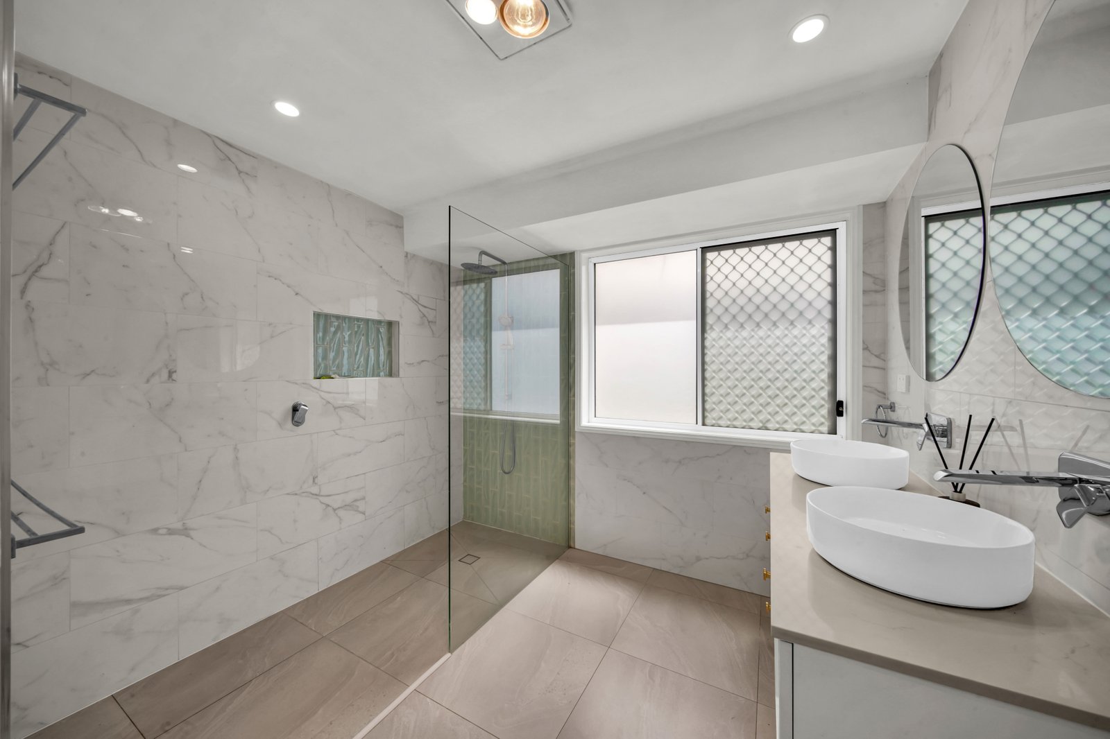 46 SUNSHINE Drive CLEVELAND 21