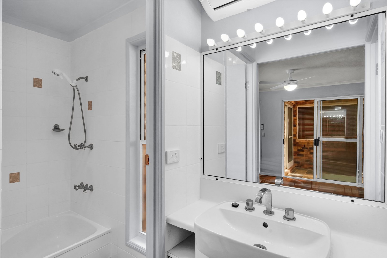 46 SUNSHINE Drive CLEVELAND 25