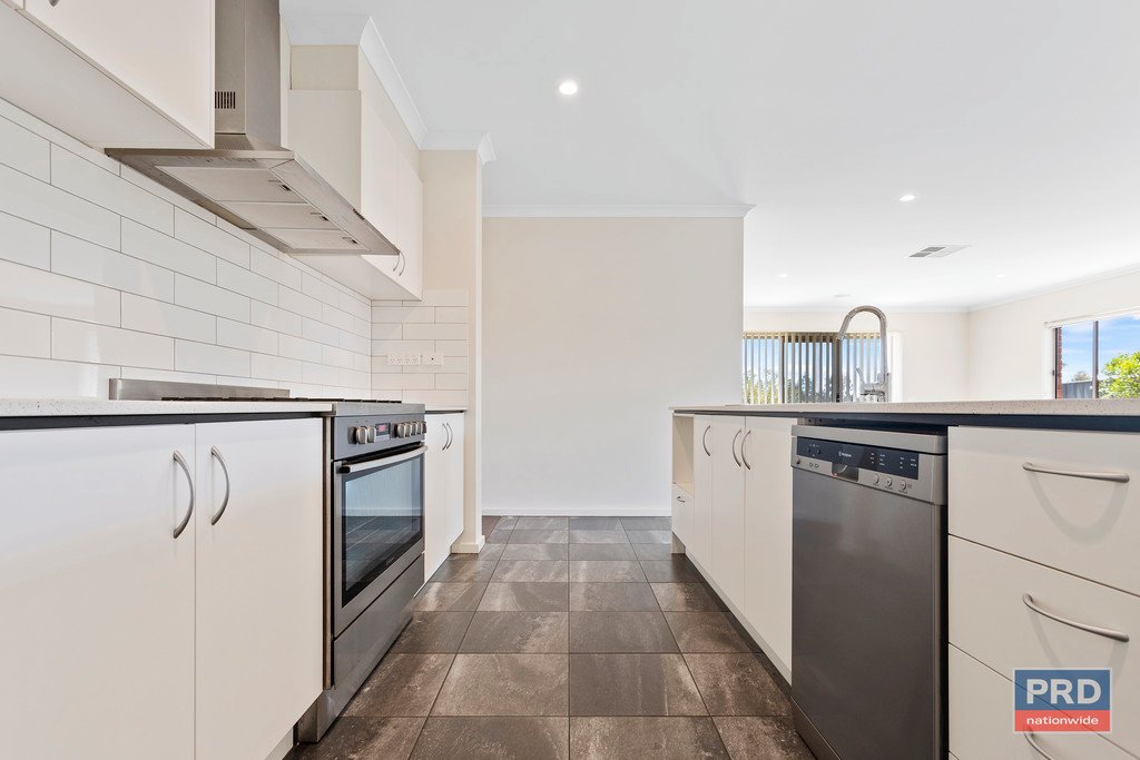 46 Swanson Boulevard STRATHFIELDSAYE 2