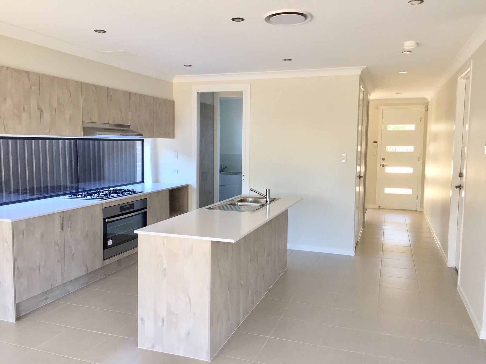 46 The Lakes Drive GLENMORE PARK 2