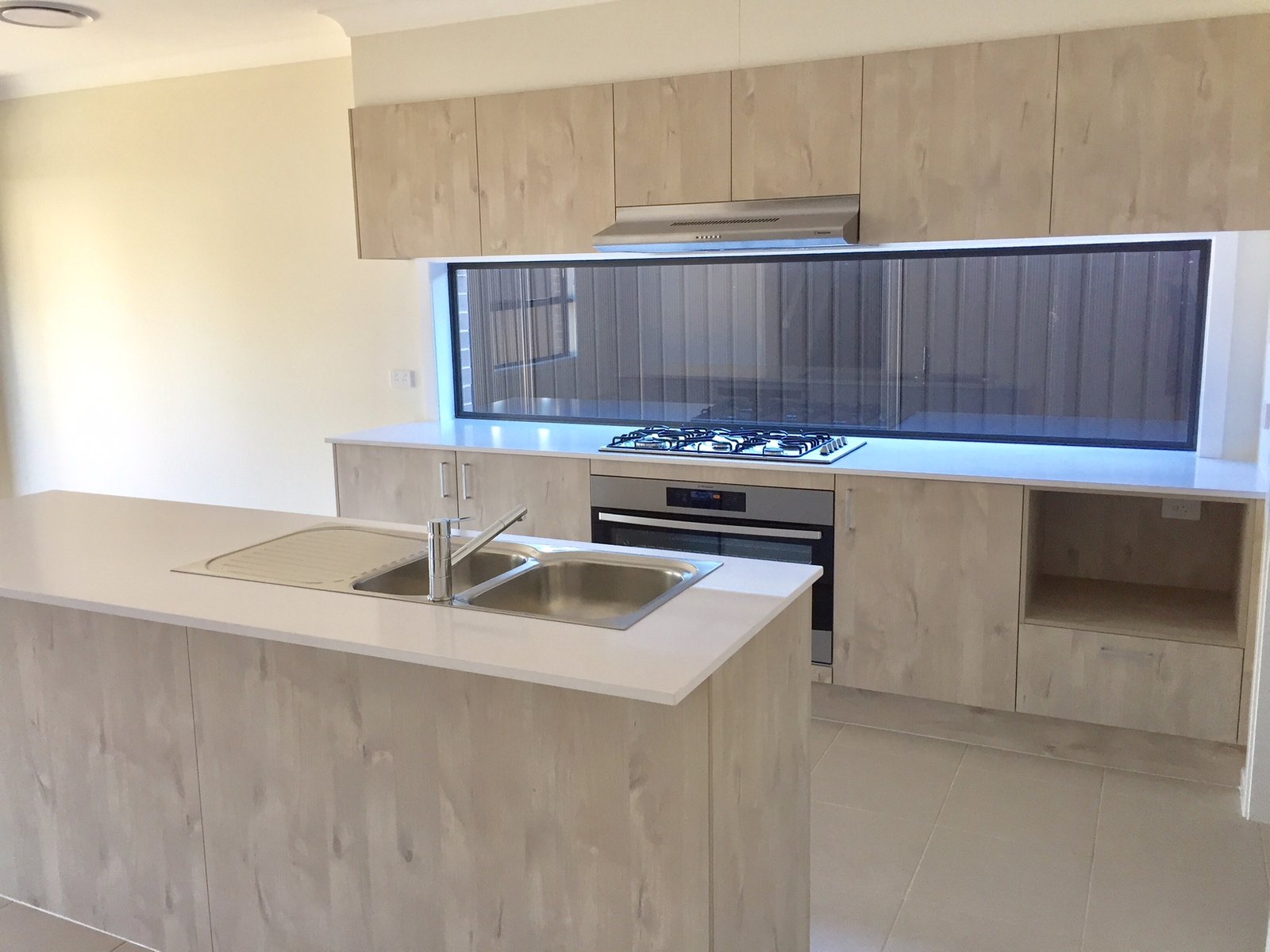 46 The Lakes Drive GLENMORE PARK 5