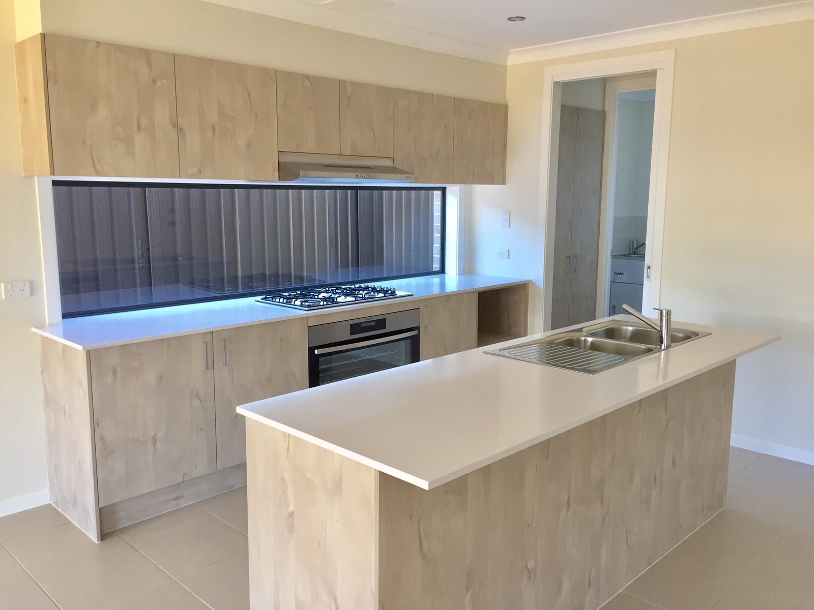 46 The Lakes Drive GLENMORE PARK 6