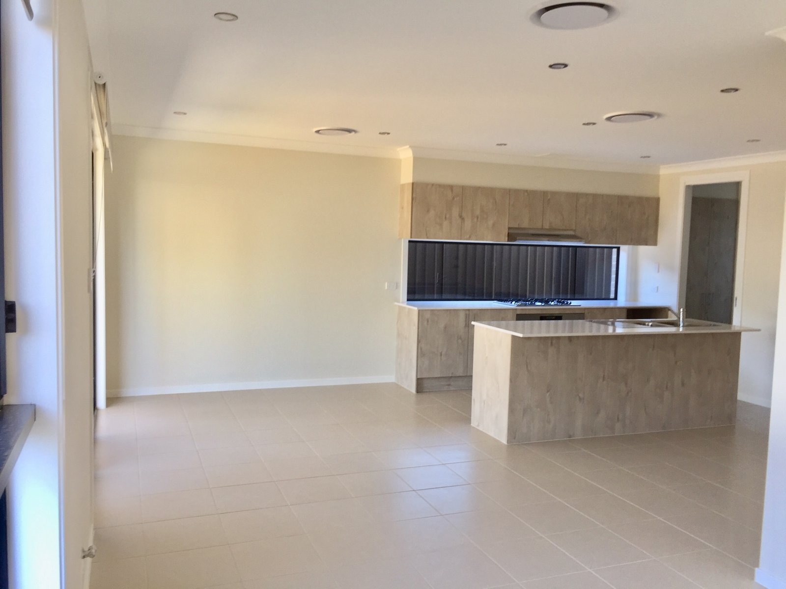 46 The Lakes Drive GLENMORE PARK 7