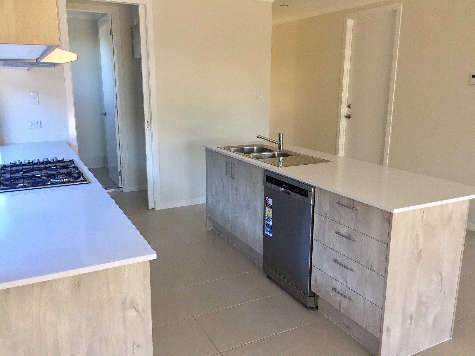 46 The Lakes Drive GLENMORE PARK 8