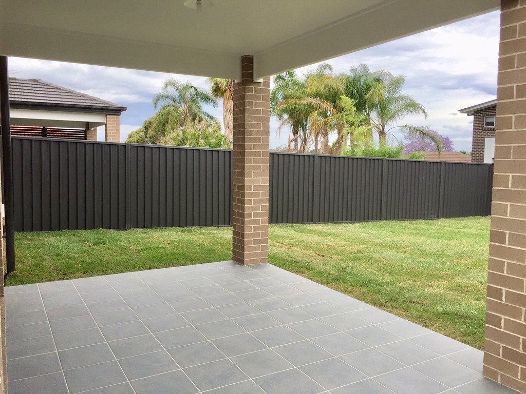 46 The Lakes Drive GLENMORE PARK 21