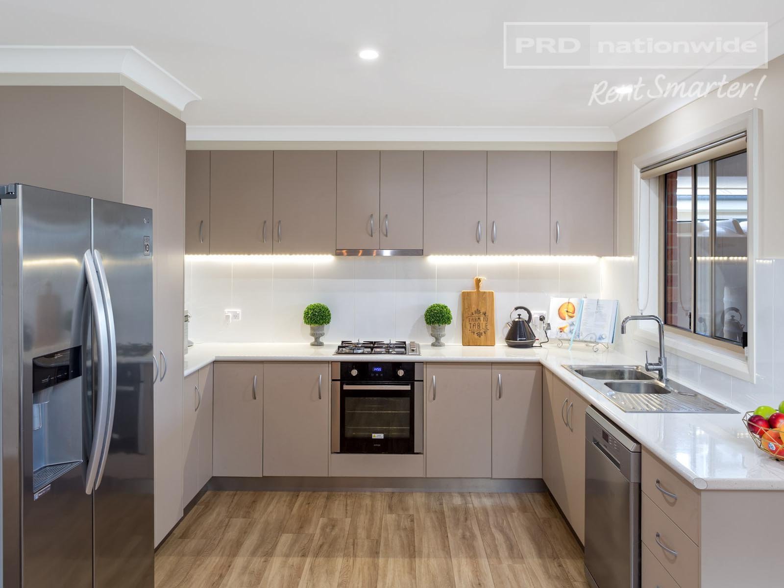 4/6 Trumper Street BOOROOMA 6
