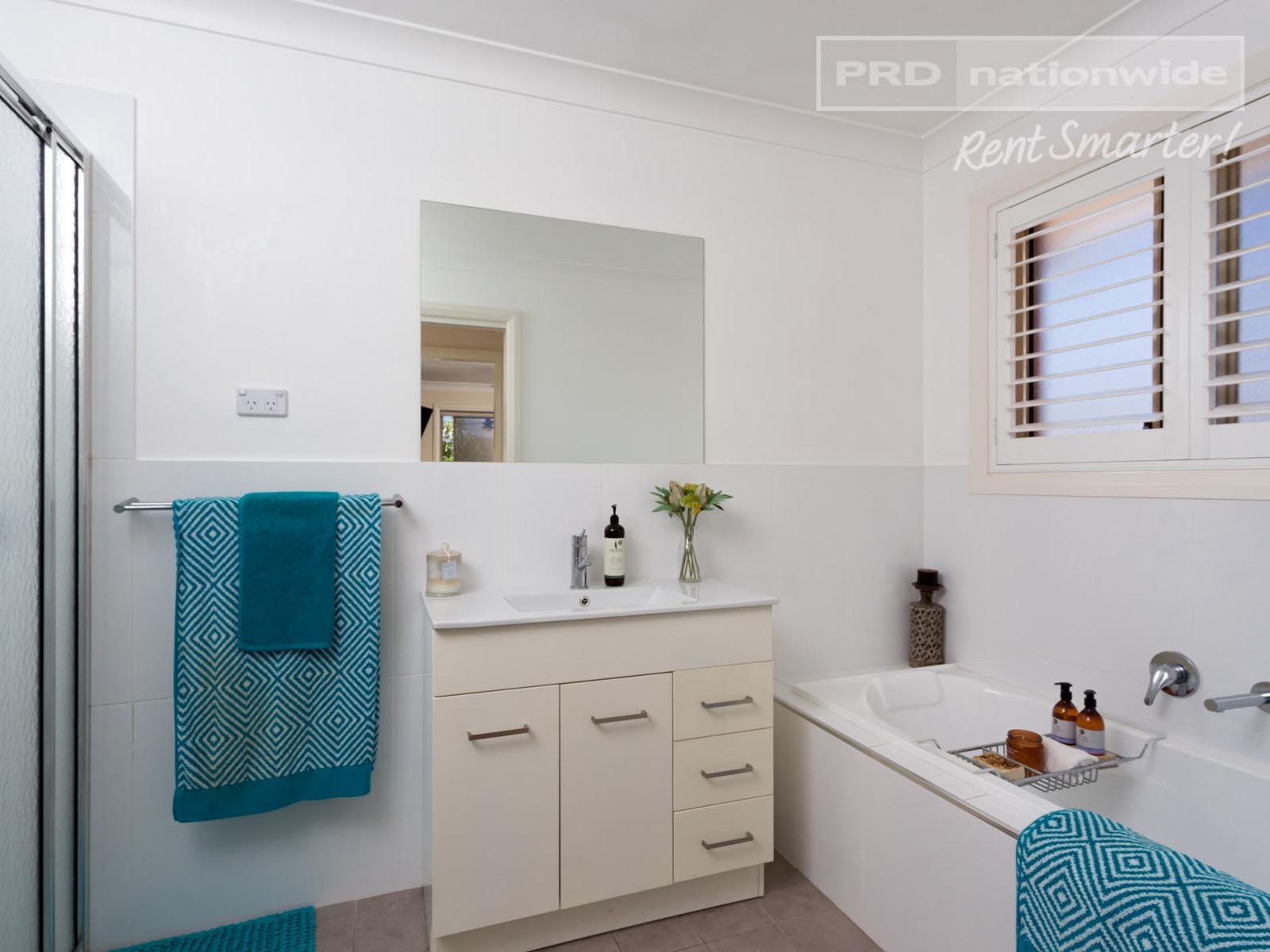 4/6 Trumper Street BOOROOMA 9