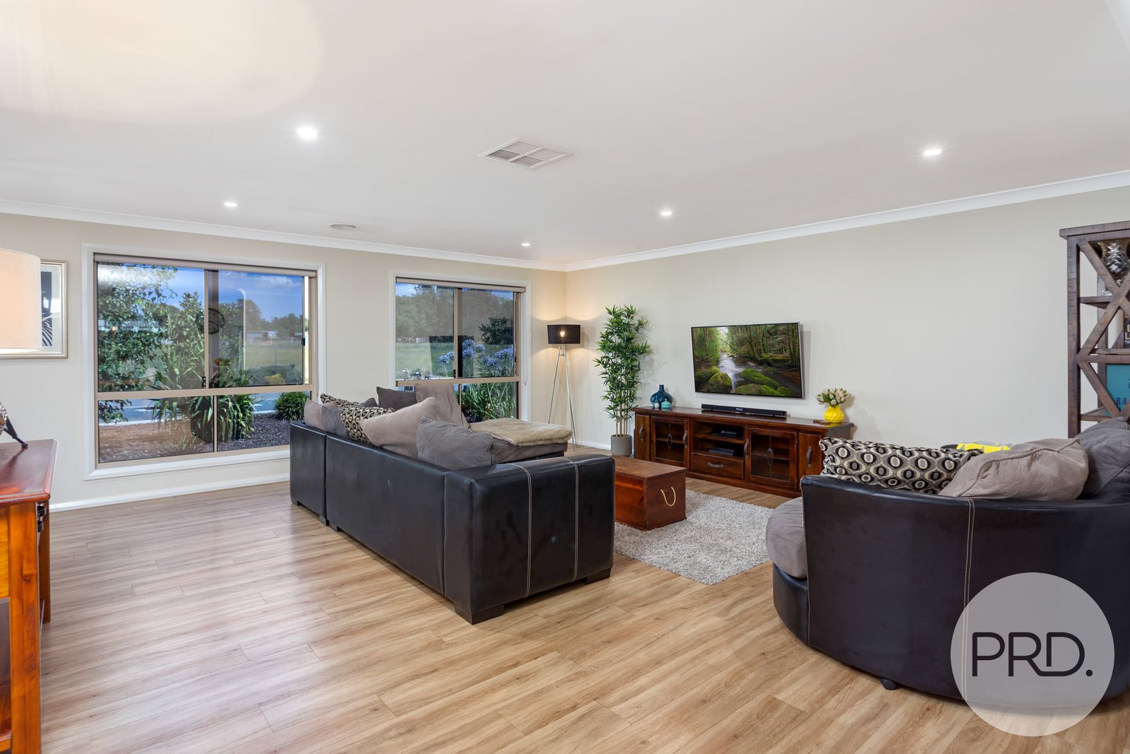 4/6 Trumper Street BOOROOMA 2