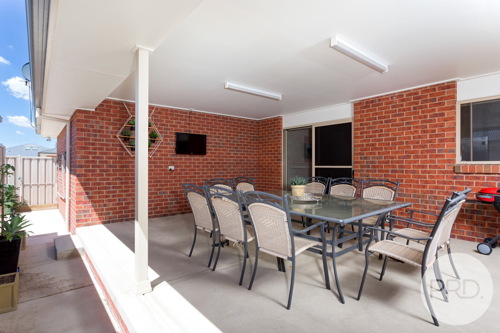 4/6 Trumper Street BOOROOMA 8