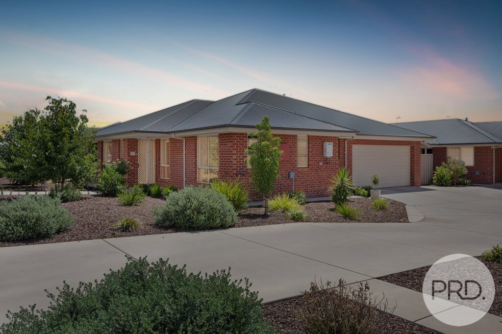 4/6 Trumper Street BOOROOMA 9