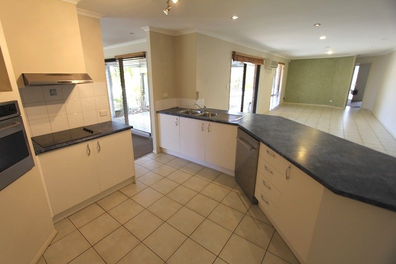46 Watford Crescent MOLENDINAR 13