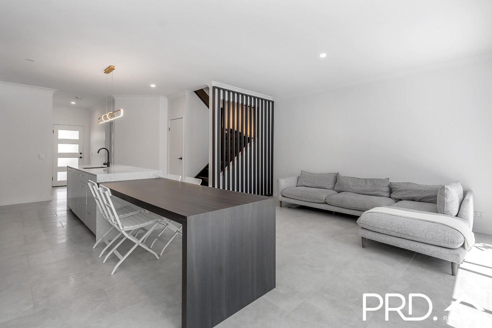 4/6 Winton Terrace VARSITY LAKES 3