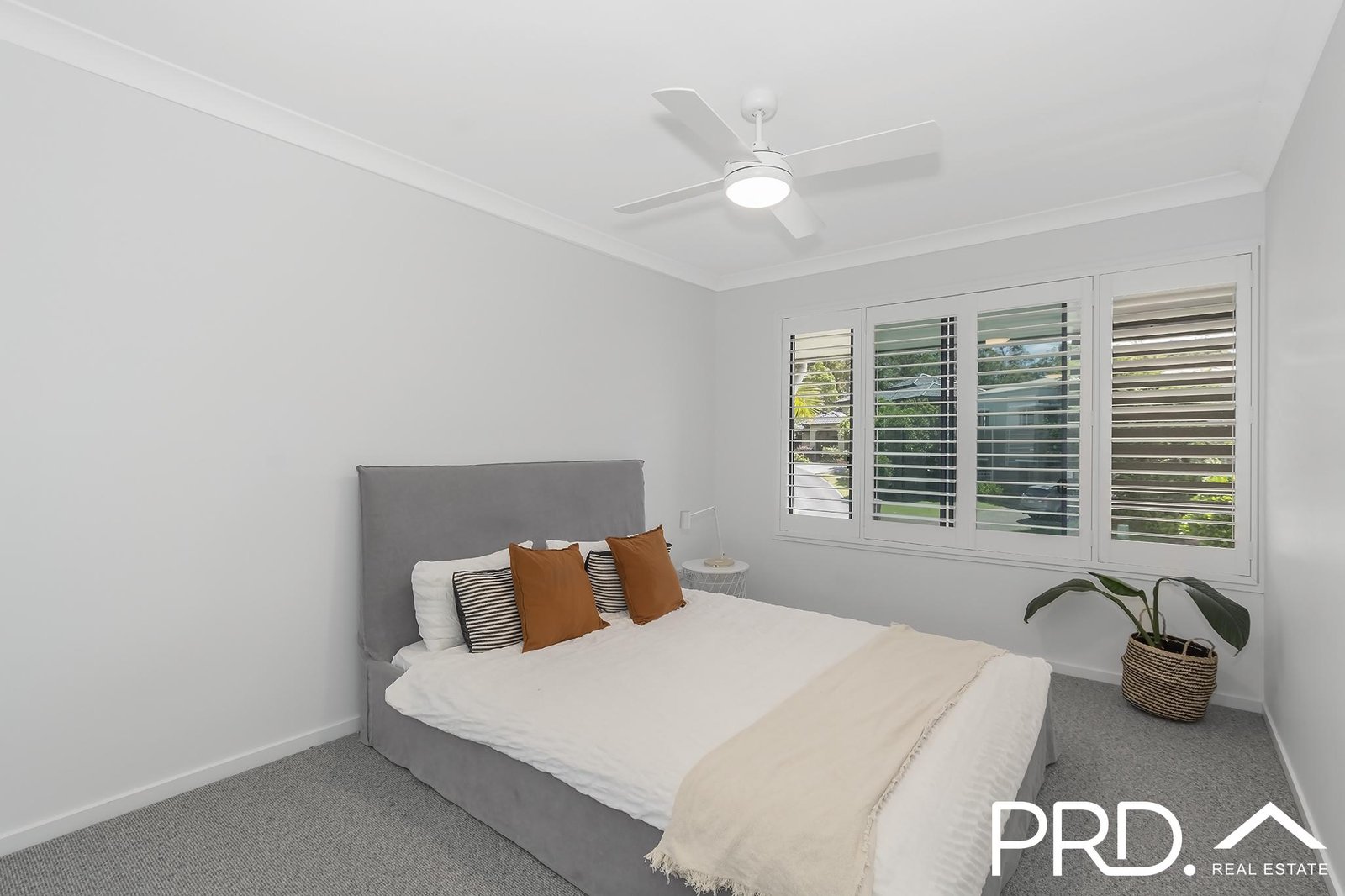 4/6 Winton Terrace VARSITY LAKES 8