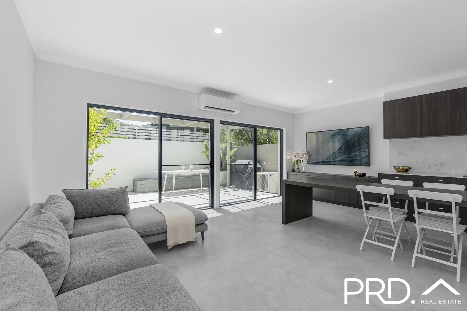 4/6 Winton Terrace VARSITY LAKES 9