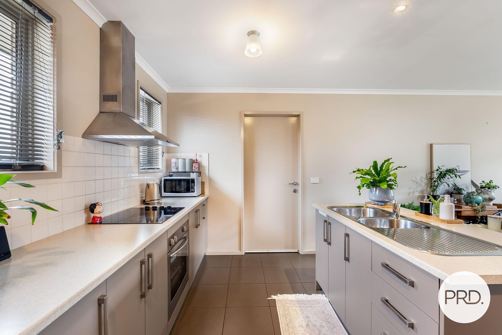 4/60 Mariah Crescent OAKDOWNS 2