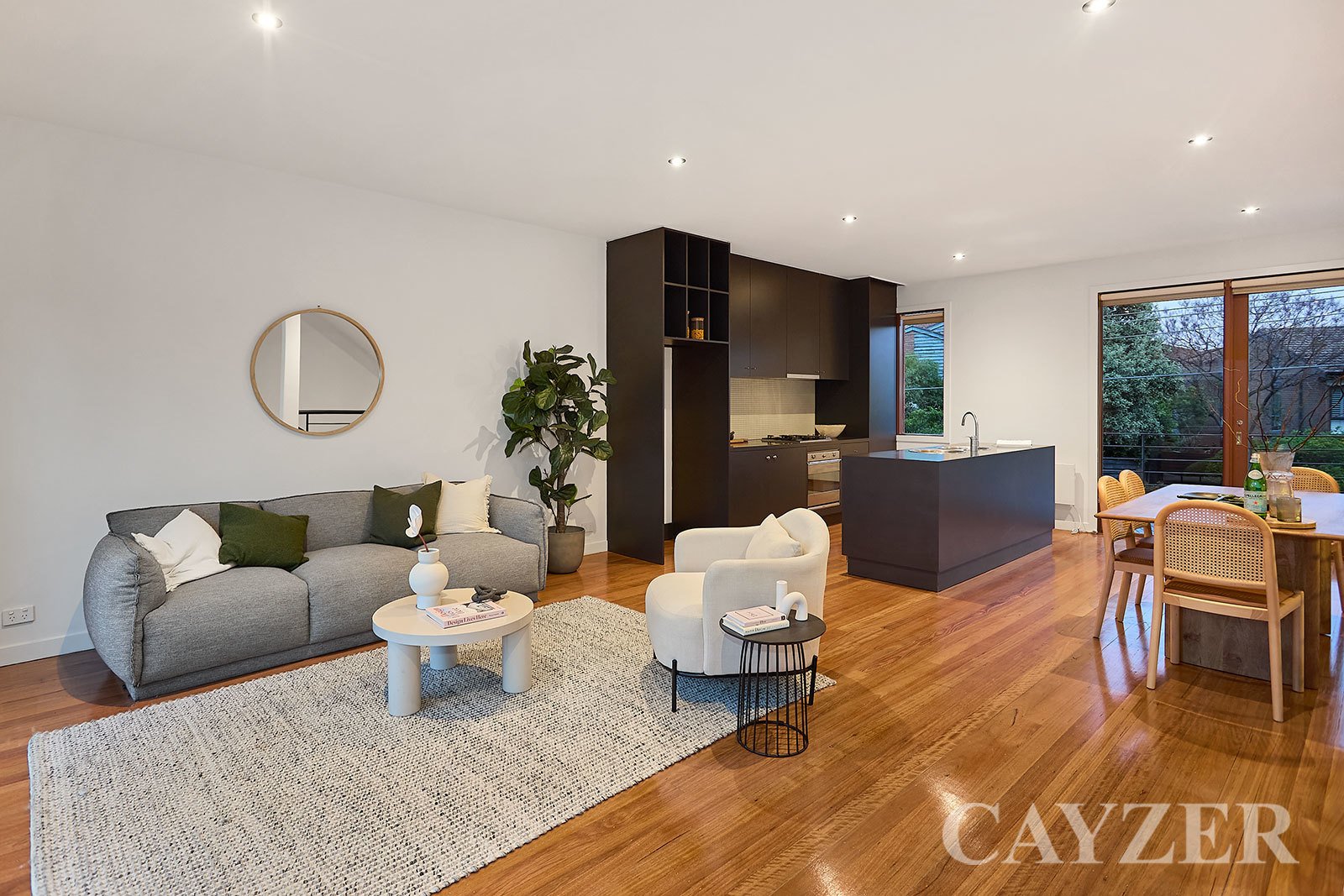 Gallery: 4/61 Derham Street