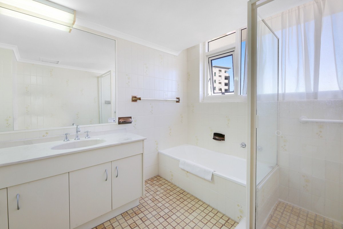 46/114 The Esplanade Burleigh Heads 16