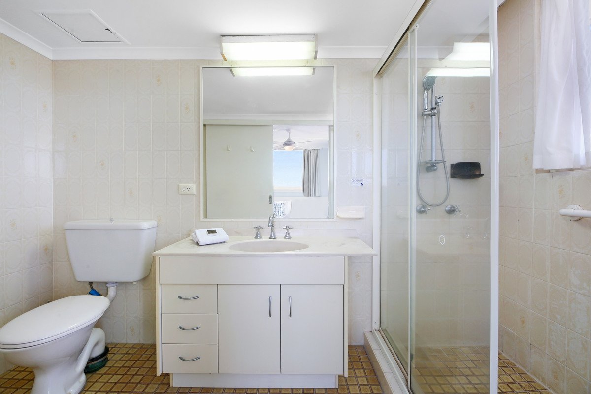 46/114 The Esplanade Burleigh Heads 18
