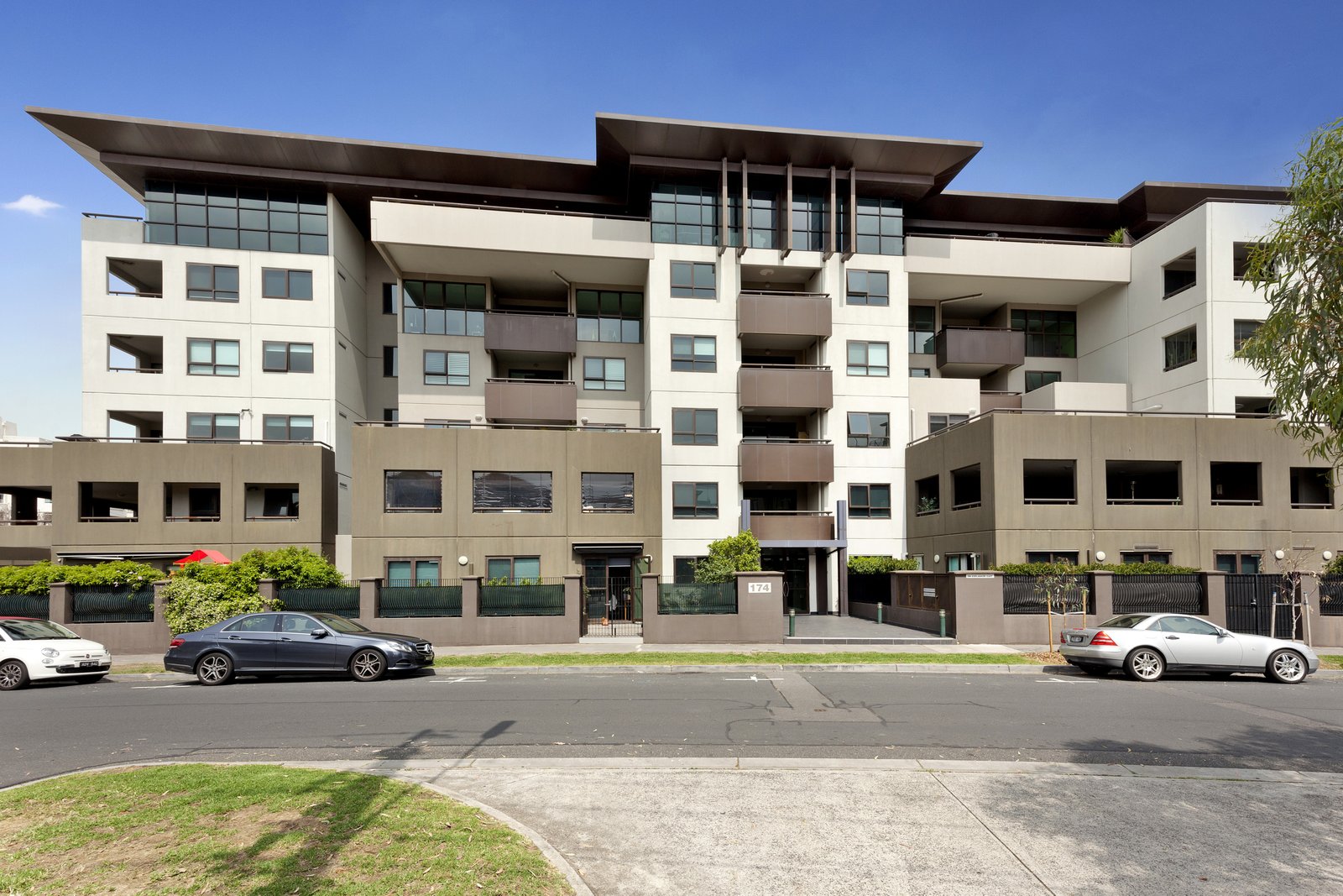 Gallery: 46/174 Esplanade East