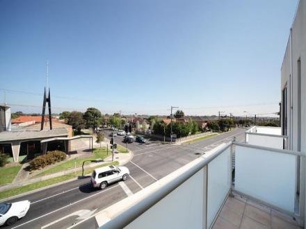 Gallery: 4/619 Centre Road