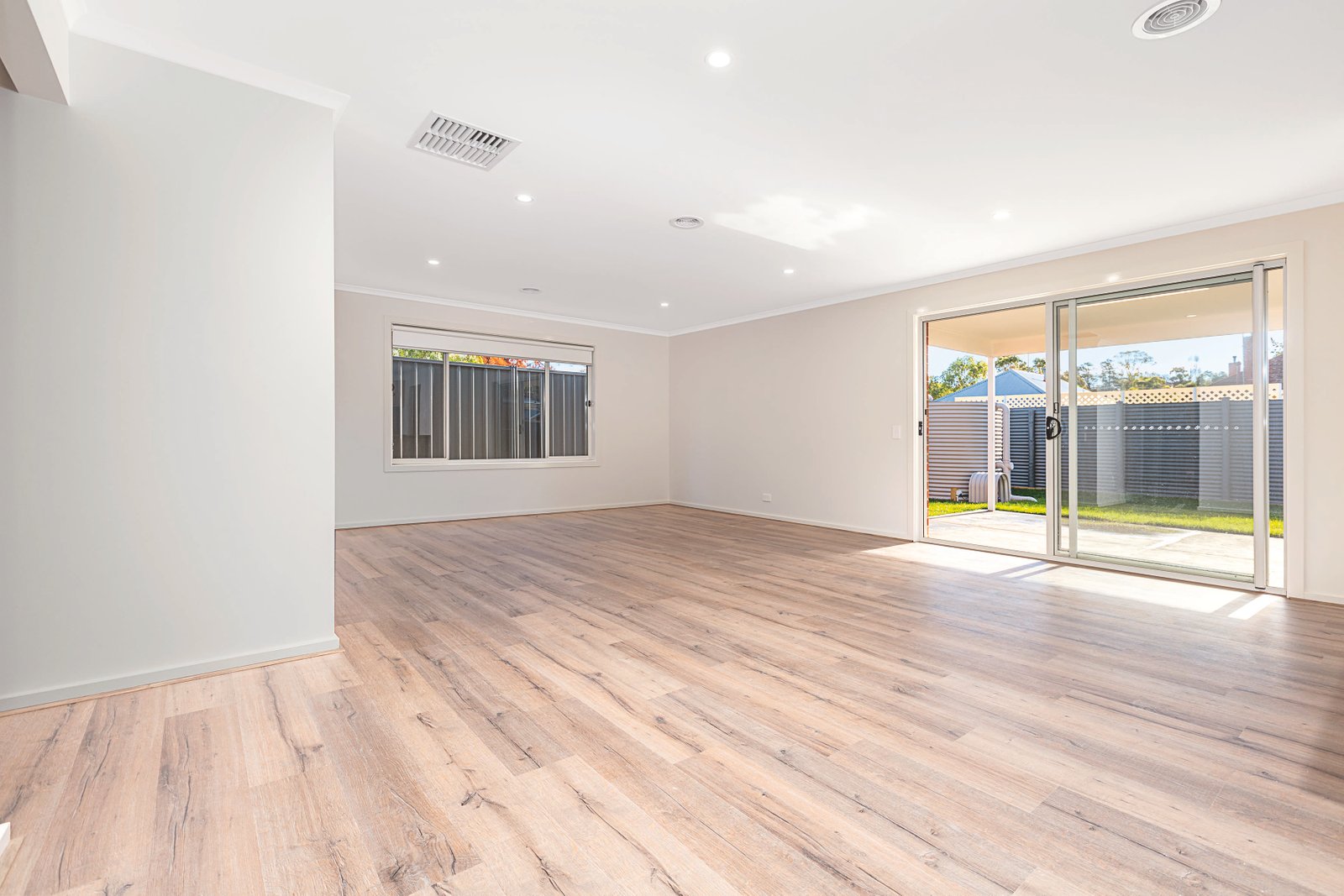 Gallery: 4/628 Bond Street