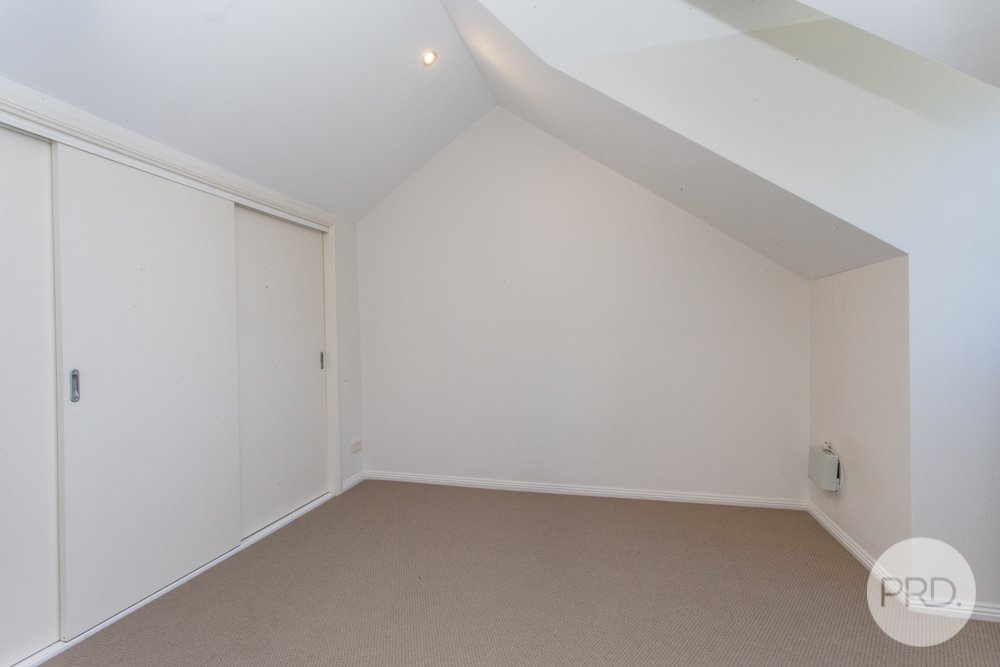 4/63 College  CAMBRIDGE PARK 8