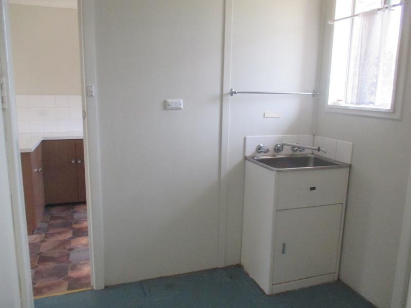 4/64 Crown Street TAMWORTH 7