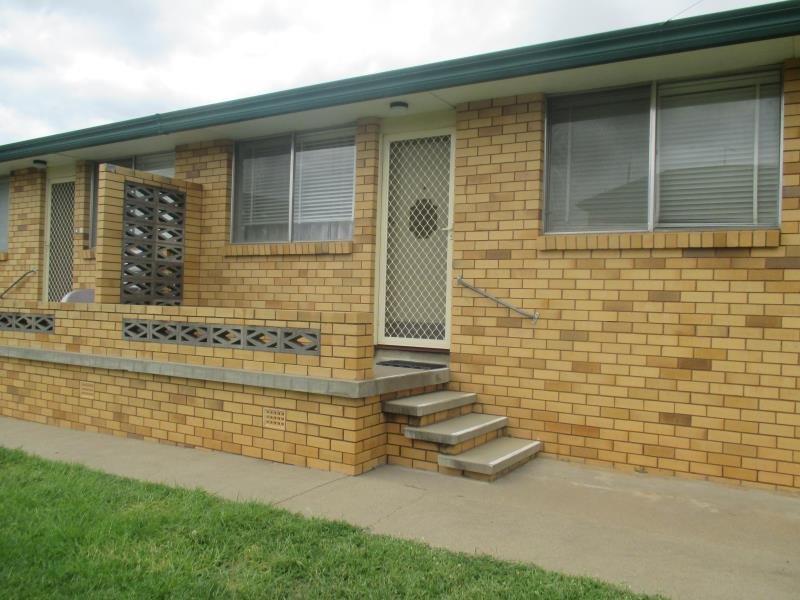 4/64 Crown Street TAMWORTH 8