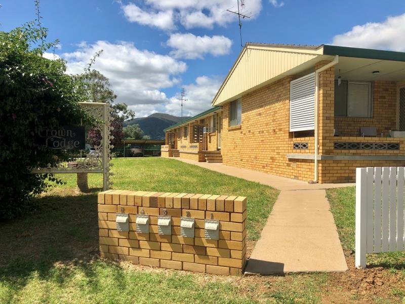 4/64 Crown Street TAMWORTH 7