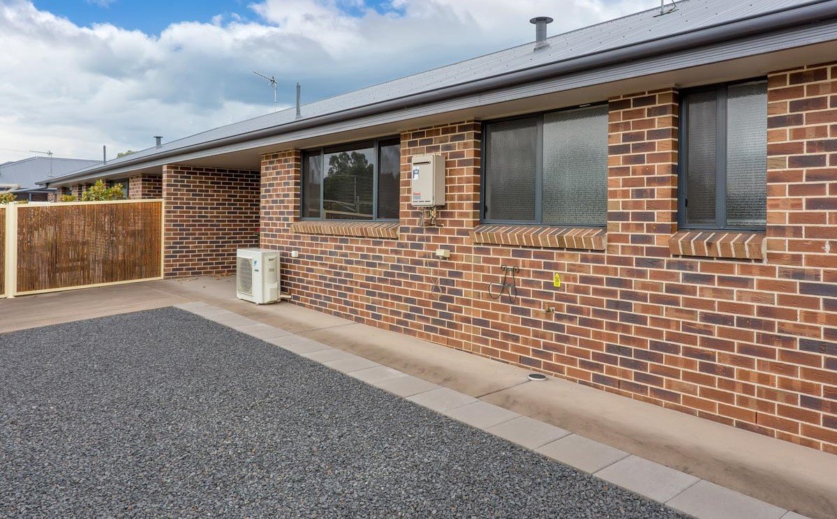 4/65 Broughton Street TUMUT 9