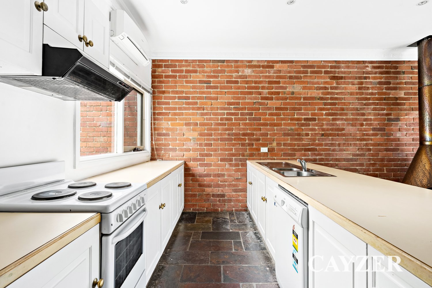 Gallery: 466 Bay Street