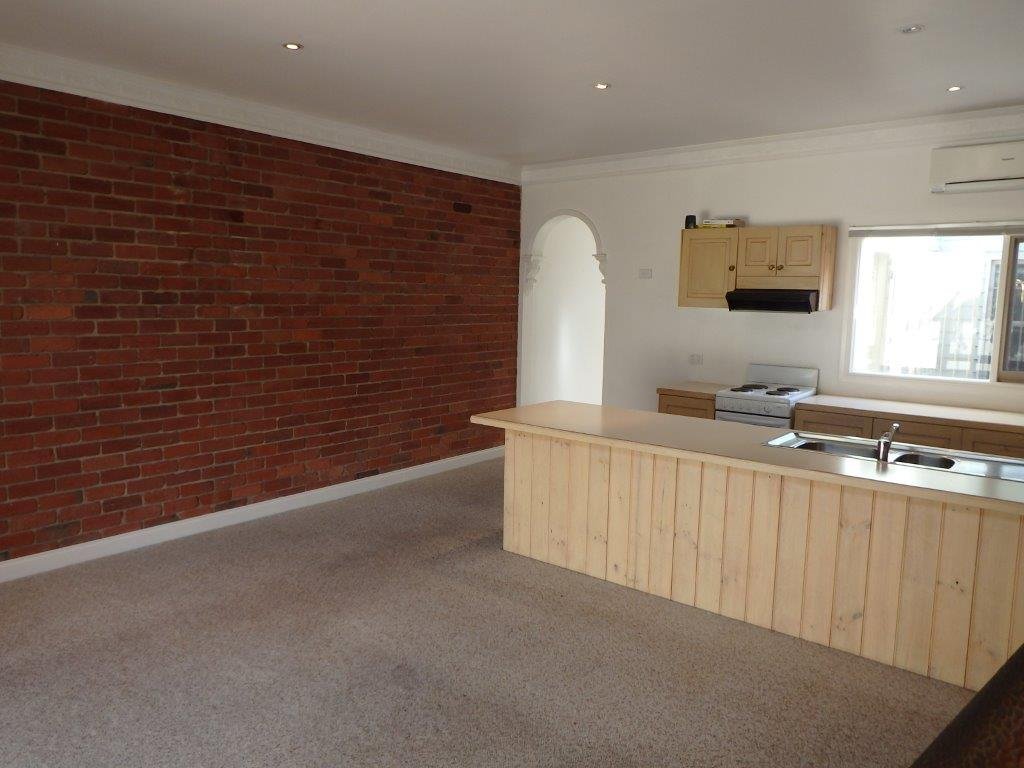 Gallery: 466 Bay Street