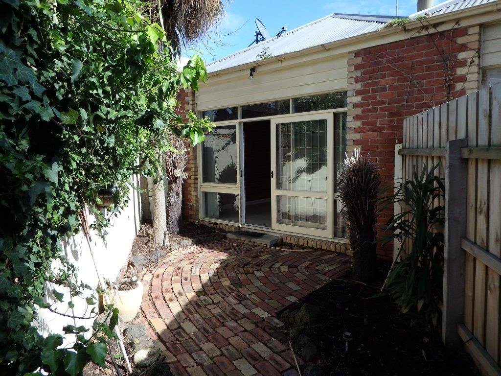 Gallery: 466 Bay Street