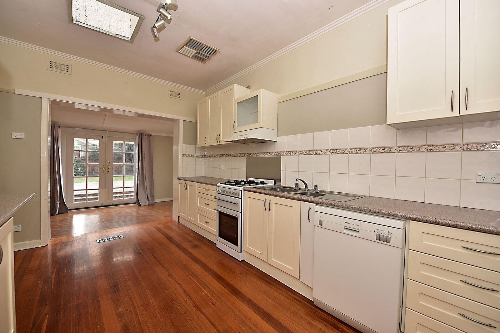Gallery: 467 Lower Dandenong Road