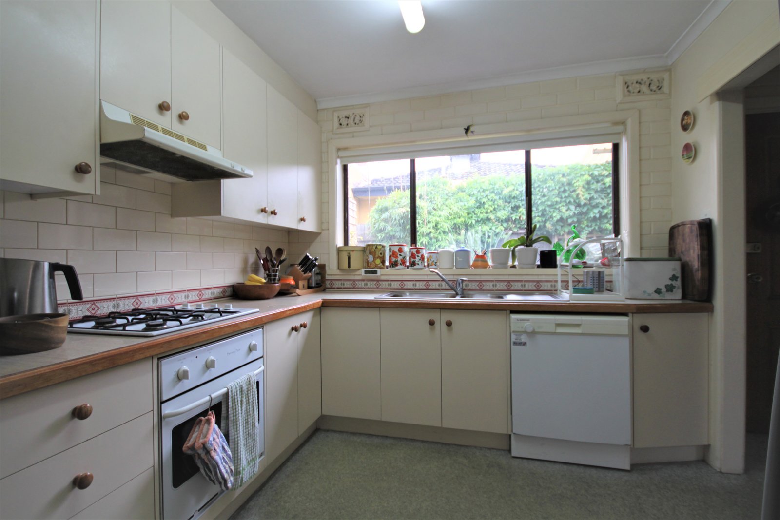Gallery: 469 Bay Street