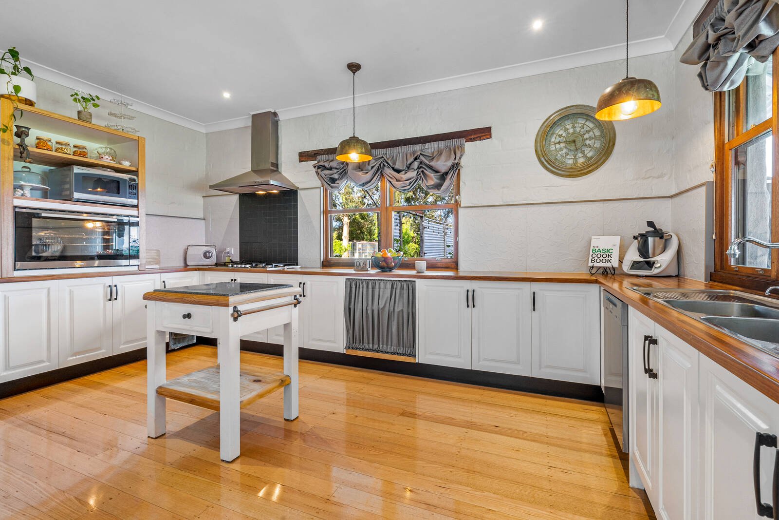 Real Estate and Property in 469 Couangalt Road, Gisborne South, VIC