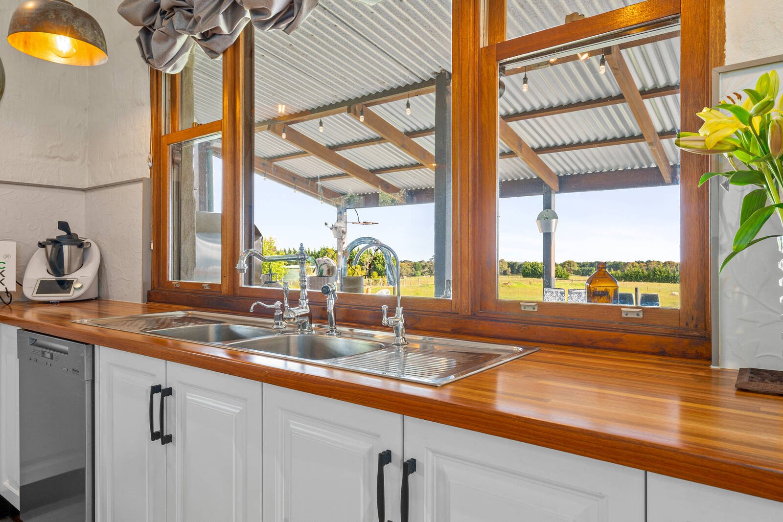 Real Estate and Property in 469 Couangalt Road, Gisborne South, VIC