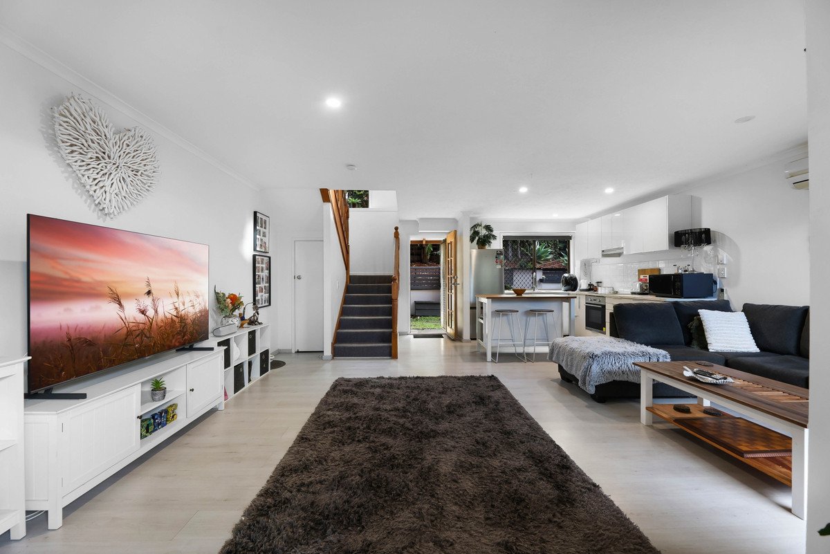 4/7-13 Parkridge Drive Molendinar 1