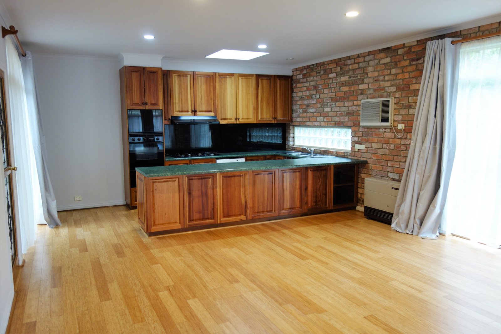 Gallery: 47 Oak Street