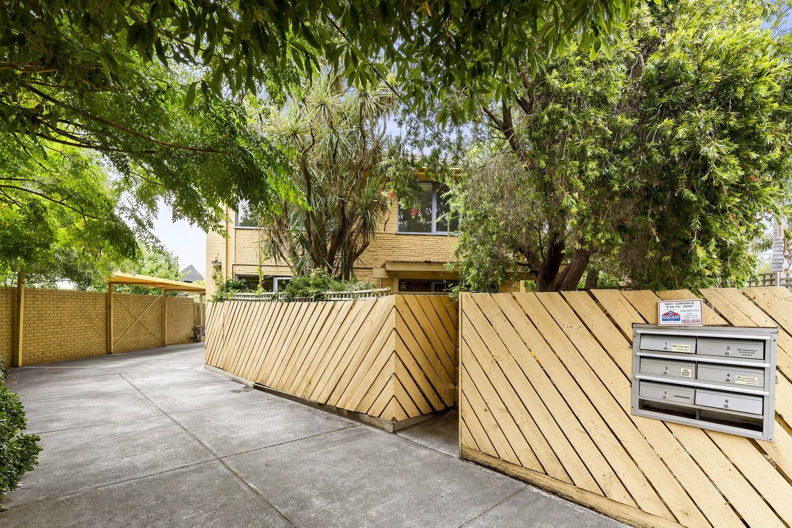 Real Estate and Property in 4/7 Ripon Grove, Elsternwick, VIC