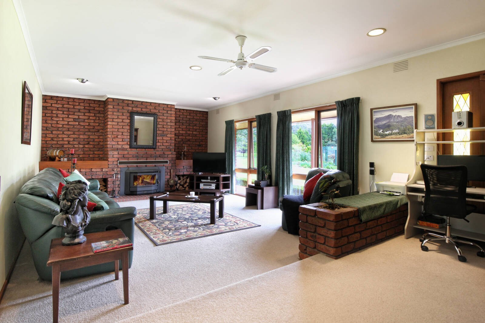 Real Estate and Property in 47 Royle Court, Woodend, VIC