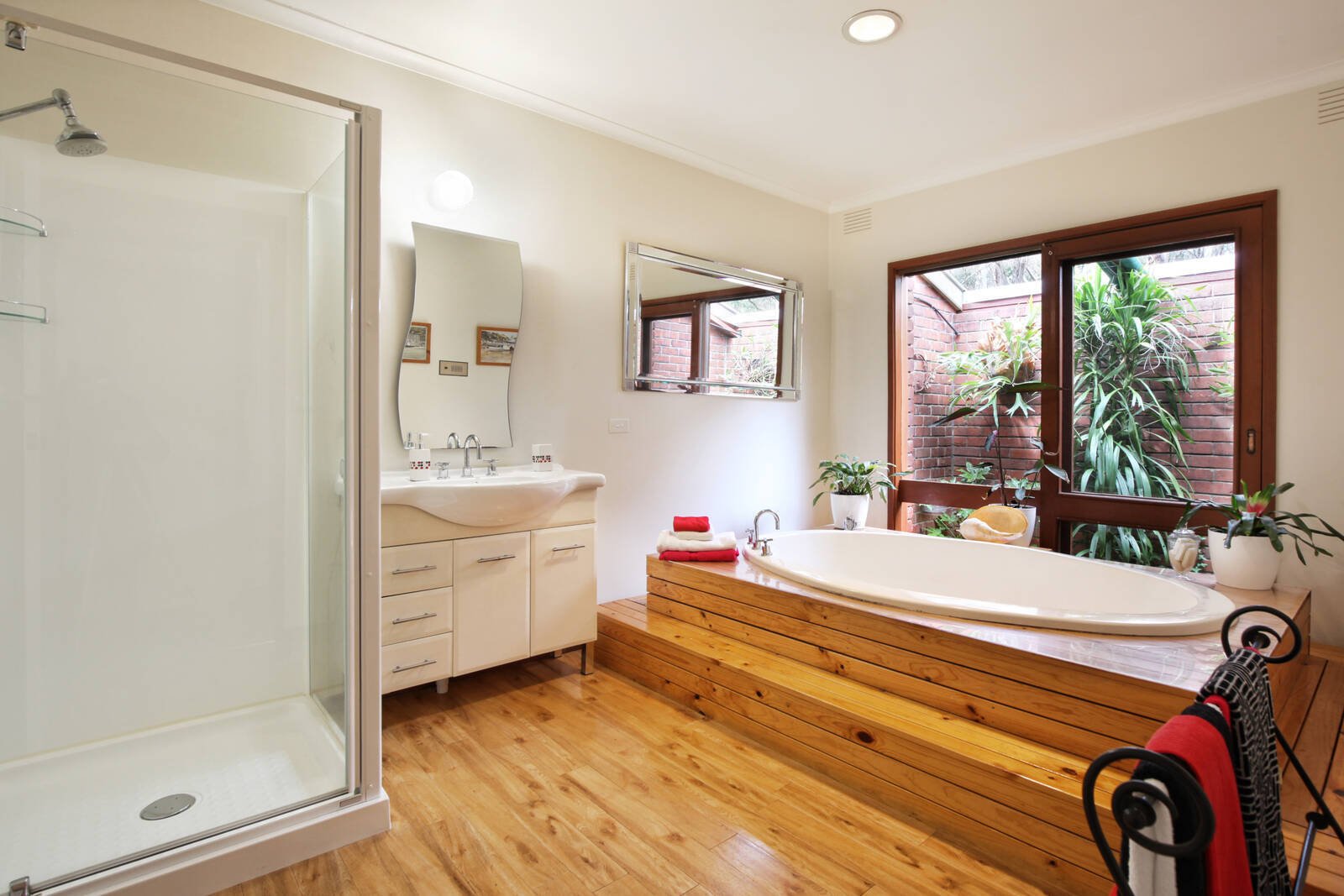 Real Estate and Property in 47 Royle Court, Woodend, VIC