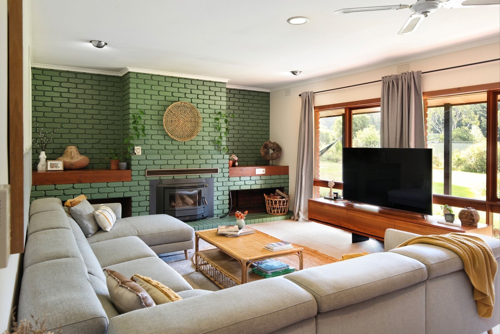 Real Estate and Property in 47 Royle Court, Woodend, VIC