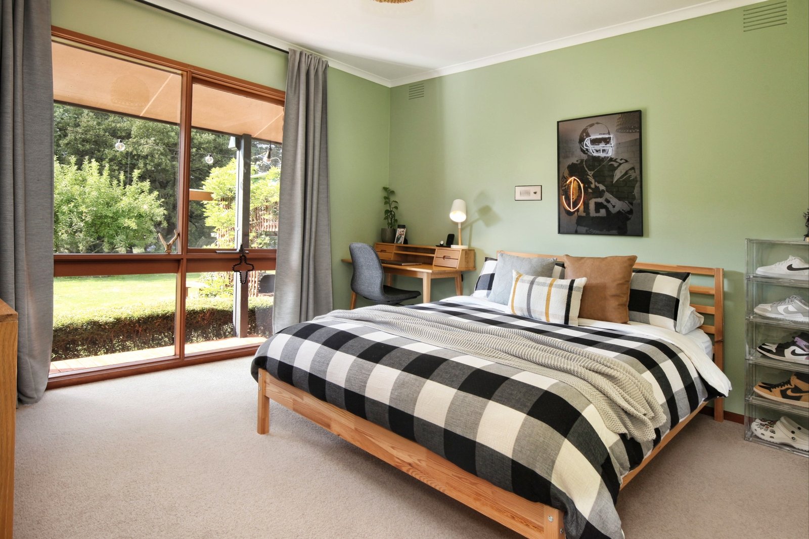 Real Estate and Property in 47 Royle Court, Woodend, VIC